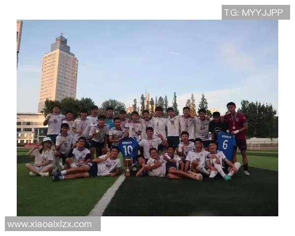 重庆足球队在足球团队协作排行榜中荣获第十名展现出色团队精神与默契配合 重庆足球队在足球团队协作排行榜中荣获第十名展现出色团队精神与默契配合